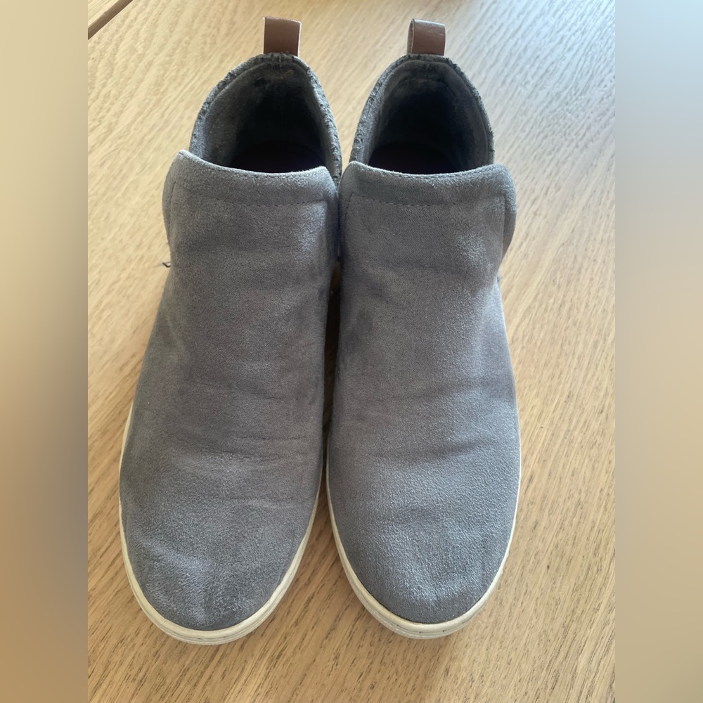 Dr. scholls grey suede shoes size 6m